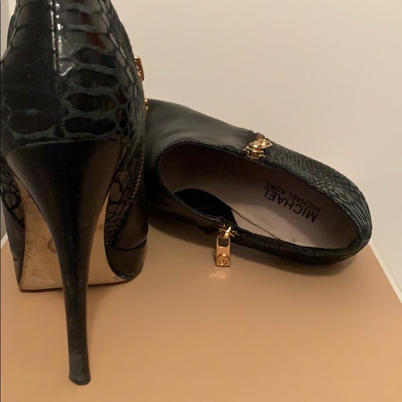 Gorgeous Michael Michael Kors Booties - Picture 3 of 5